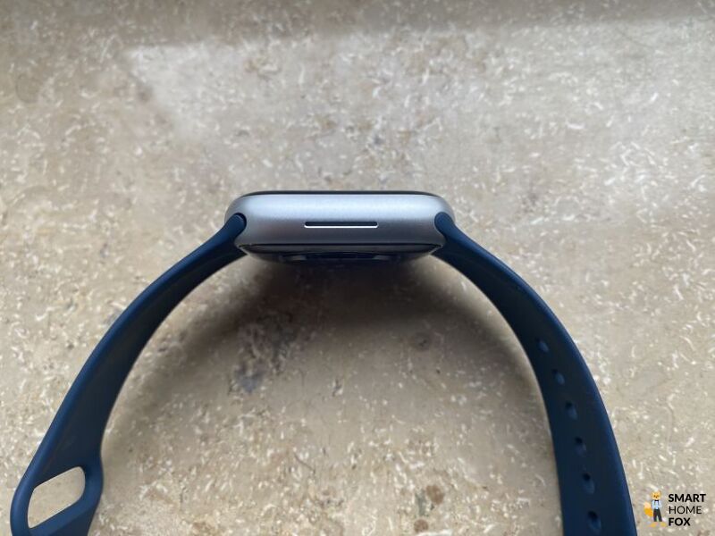 Apple Watch 9 сбоку с динамиком